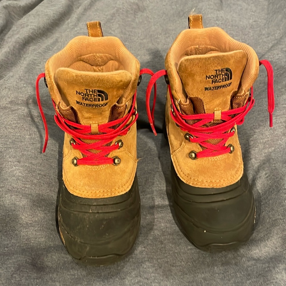 Youth size 4 north face snow boots